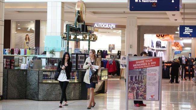 Roselands shopping centre will no longer undergo a $650m redevelopment after Vicnity Centres was unable to strike a deal with Myer.