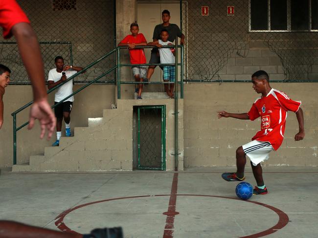 FH - A football pitch for the Jacarezinho favela