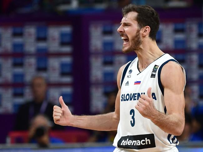 Brotherly love. Dragic & Doncic at Slovenia-Serbia final Eurobasket