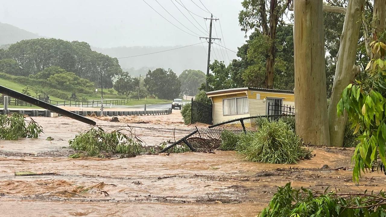 Brisbane Gold Coast Weather 350mm Rain Deluge As Life Threatening Flash Flooding Hits Seq 