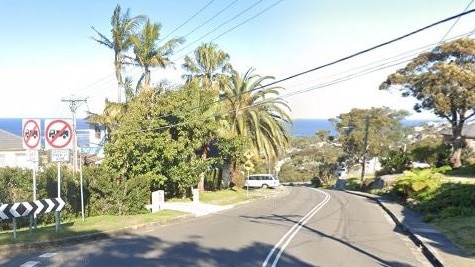 Signs show a three-tonne vehicle restriction at the top of Alexander St, Collaroy Plateau. Picture: Google Maps