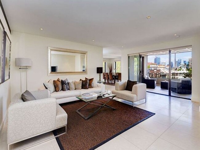 The Potts Point apartment was tipped to have sold for $6 million.