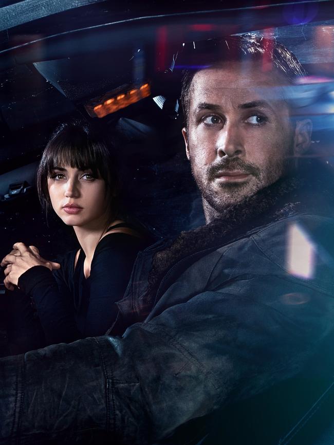 Ana de Armas and Ryan Gosling.