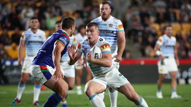 Jai Arrow of the Titans (C) looks for a gap during the round 4 NRL match between the Warriors and the Titans at Mt Smart Stadium on April 05, 2019 in Auckland, New Zealand. (Photo by Fiona Goodall/Getty Images)