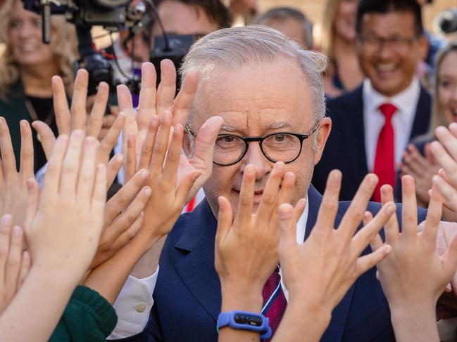 NCA 2025 FEDERAL ELECTION BUS. 1/05/2025 Australian Labor Prime Minister Anthony Albanese In Perth visit Winthrop Primary SchoolDeputy Prime Minister Richard MarlesPremier Roger CookSam Lim, Member for TangneyPrincipal, Karina Meldrum.Jodie Haydon  Picture: Jason Edwards / NewsWire