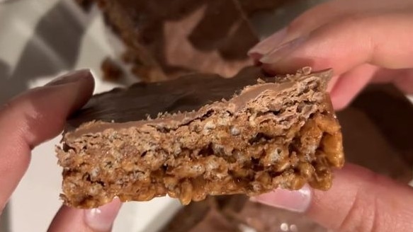 This Mars bar slice is very easy to make.