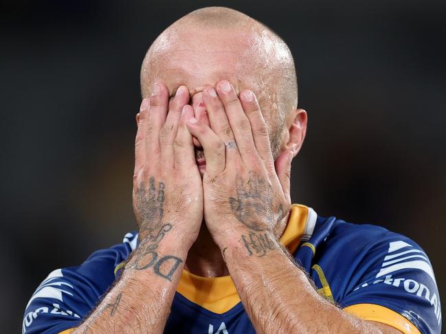 SYDNEY, AUSTRALIA - MARCH 10: Josh Hodgson of the Eels looks dejected after the round two NRL match between the Parramatta Eels and the Cronulla Sharks at CommBank Stadium on March 10, 2023 in Sydney, Australia. (Photo by Mark Kolbe/Getty Images)