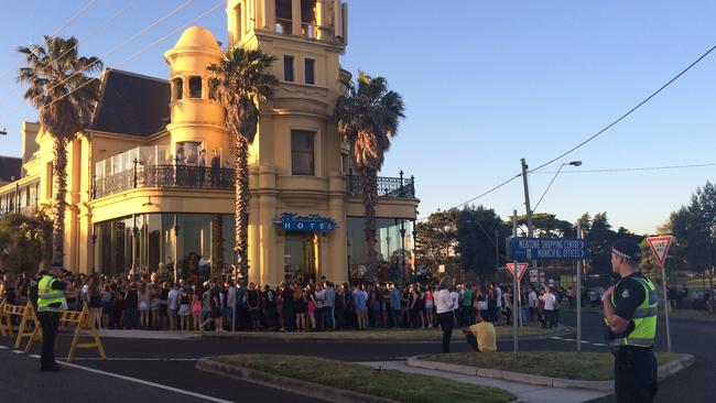 Crowds gathered at the Mentone Hotel for its last Wednesday night open to the public. Picture: Sharon Green.