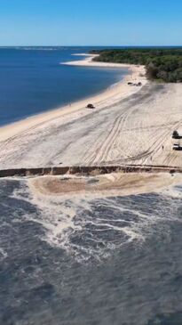 Fresh sinkhole opens up at Inskip Point