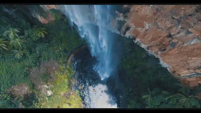 Purling Brook Falls by Luke Clarkson