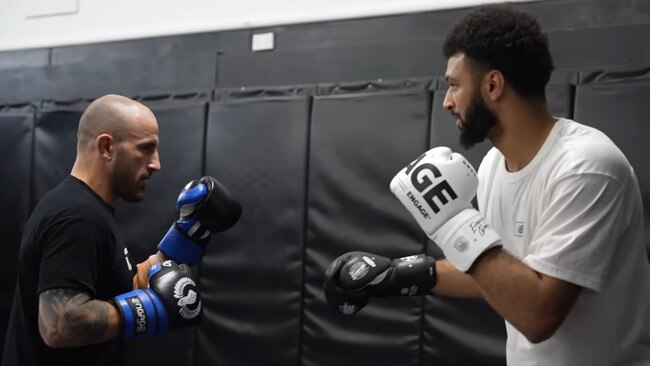 Alex Volkanovski and Jamal Murray trained together at the Aussie's gym in Windang. Picture: YouTube