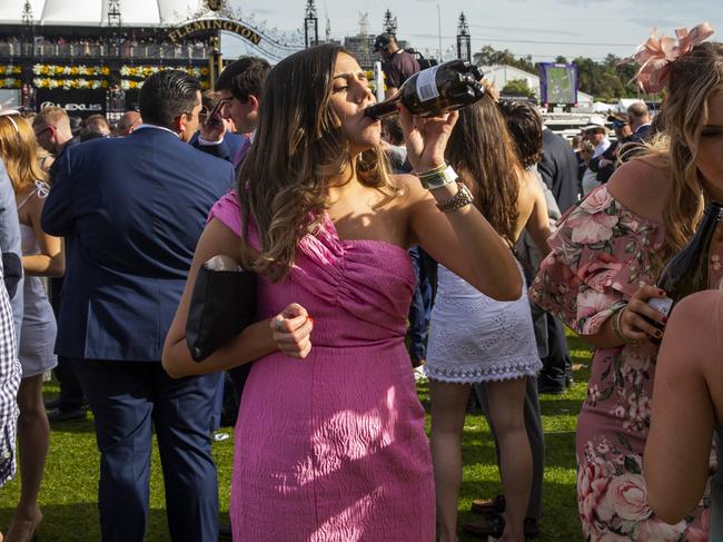 No glass, no problem. Picture: Jenny Evans/Getty Images