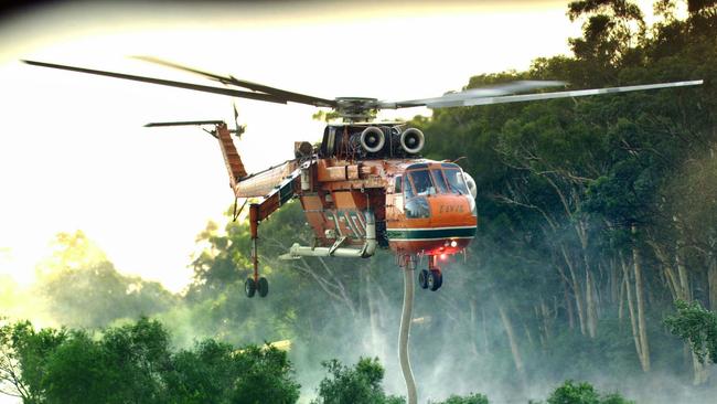 Water tanker helicopter Elvis. Picture: Bob Finlayson