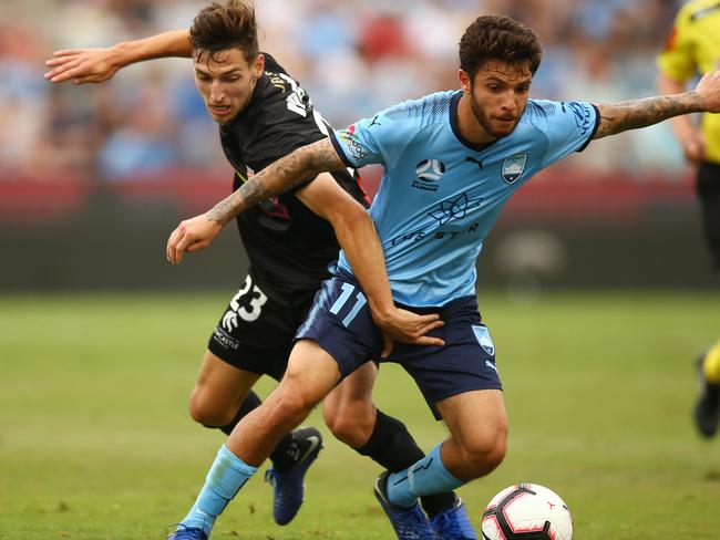 SYDNEY, AUSTRALIA - JANUARY 19: Matthew Ridenton of the Jets and Daniel De Silva of Sydney contest possession during the round 14 A-League match between Sydney FC and the Newcastle Jets at WIN Jubilee Stadium on January 19, 2019 in Sydney, Australia. (Photo by Mark Nolan/Getty Images)