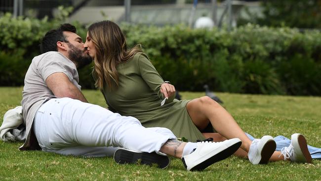 Locky Gilbert and Irena Srbinovska have a smooch in Hyde Park. Picture: Joel Carrett/NCA NewsWire