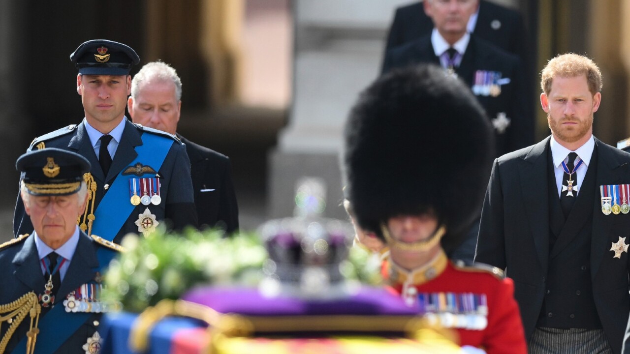 Queen's coffin moved to Westminster Hall