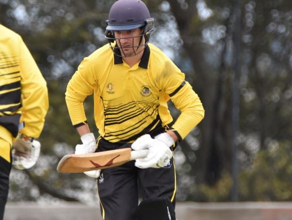 Geelong identical twins to face off in T20 battle