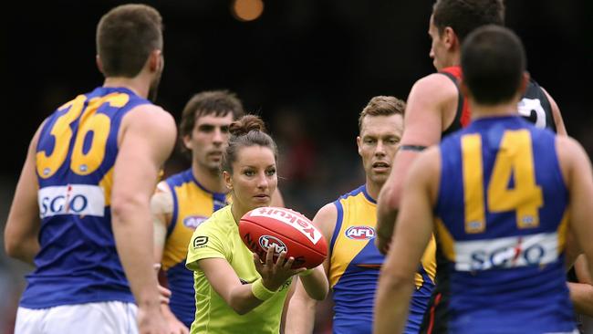 Eleni Glouftsis throws the ball up. Picture: Wayne Ludbey