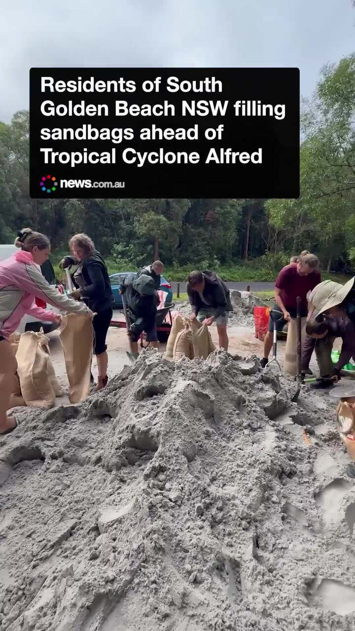 Residents of South Golden Beach NSW filling sandbags ahead of Tropical Cyclone Alfred