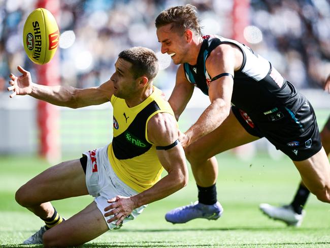 ADELAIDE, AUSTRALIA - MARCH 22: Jayden Short of the Tigers competes with  Jackson Mead of the Power during the round two AFL match between Port Adelaide Power and Richmond Tigers at Adelaide Oval, on March 22, 2025, in Adelaide, Australia. (Photo by Mark Brake/Getty Images)