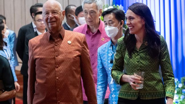 Jacinda Ardern (R) attends the East Asia Summit Gala dinner in Phnom Penh. Picture: AFP.