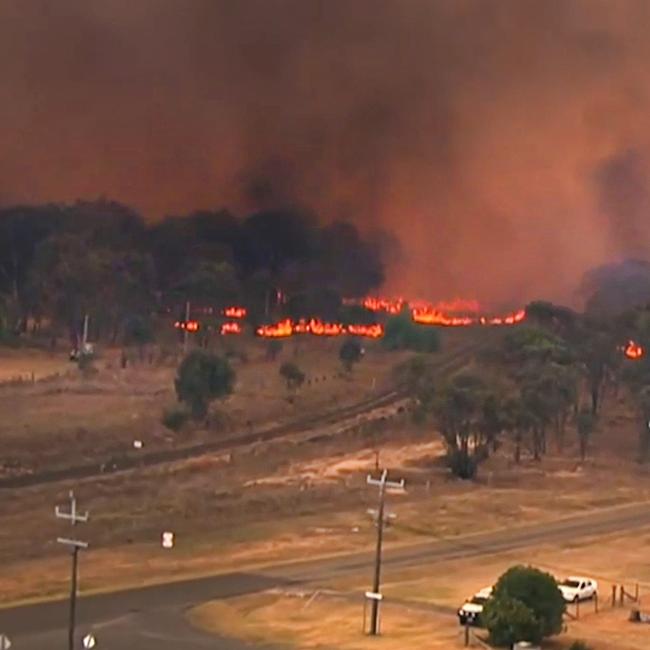 Videos showing the QFES response to major bushfires at Wallangarra.