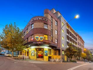 The iconic Hollywood Hotel has been put up for sale after 40 years under the ownership of actor and cabaret singer Doris Goddard.