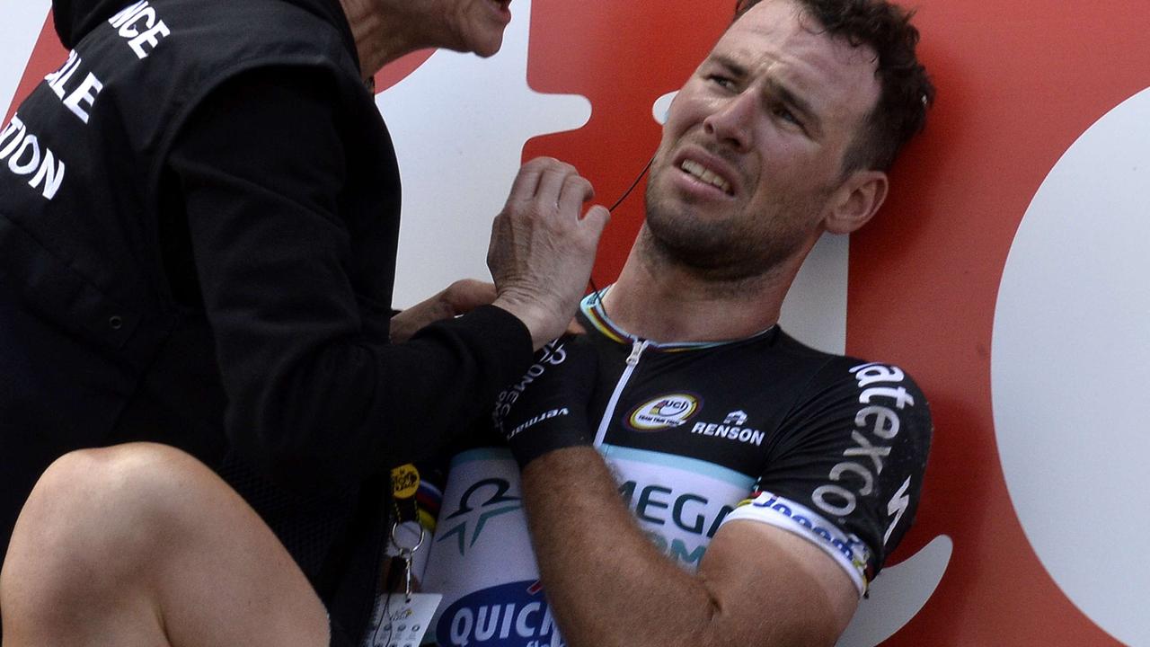 Britain's Mark Cavendish injured receives medical assistance after a fall near the finish line at the end of the 190.5 km first stage of the 101st edition of the Tour de France cycling race on July 5, 2014 between Leeds and Harrogate, northern England. The 2014 Tour de France gets underway on July 5 in the streets of Leeds and ends on July 27 down the Champs-Elysees in Paris. AFP PHOTO / JEFF PACHOUD