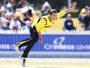 MELBOURNE, AUSTRALIA - SEPTEMBER 26:  Usman Qadir of Western Australia bowls during the JLT One Day Cup between Victoria and Western Australia at Junction Oval on September 26, 2018 in Melbourne, Australia.  (Photo by Michael Dodge/Getty Images)