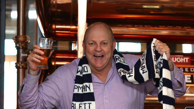 Former Geelong footballer Billy Brownless has quit the Footy Show after 27 years.