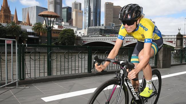 Brodie Chapman powers along Southbank. Picture: Michael Klein