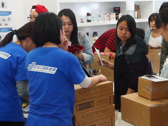 13/11/2015 Customers buying up boxes of Bellamy's Organic baby formula from Chinese courier company Chang Jiang on Swanston Street in Melbourne. The courier service package and send Australian products such as Infant formula, powdered milk and vitamins to chinese buyers.