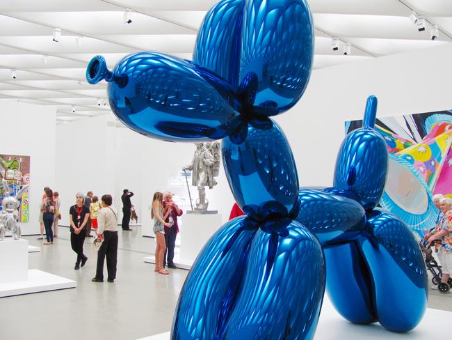 Jeff Koons, Balloon Dog, The Broad. Picture:Jeremy Thompson/Flickr
