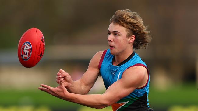 Ryley Sanders wins plenty of the footy. Picture: Getty Images