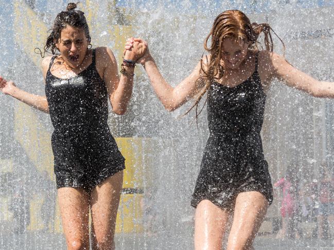 LONDON, ENGLAND - JUNE 30: People cool off in a fountain outside the Southbank Centre on June 30, 2015 in London, England. The UK is currently experiencing a heatwave, with temperatures of 35 degree celsius forecast tomorrow in some parts of the country. The extreme heat has already seen train cancellations and a health warning has been issued. (Photo by Rob Stothard/Getty Images)