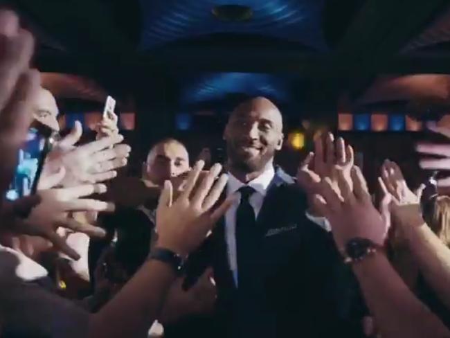 Kobe Bryant greeted by a wall of high-fives and camera phones at Crown Palladium<br/>