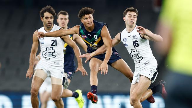 Rogers gets a kick away. Picture: Michael Willson/AFL Photos via Getty Images