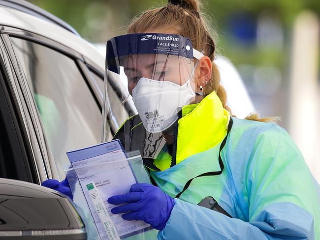 SYDNEY, AUSTRALIA - Newswire Photos AUGUST 10, 2021: Members of the public are seen lining up in their cars to have the Covid-19 test at the  Bondi Beach drive through testing clinic while Sydney remains in an ongoing Covid-19 Lockdown. Picture: NCA Newswire /Gaye Gerard