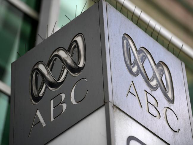 The logo for Australia's public broadcaster ABC is seen at its head office building in Sydney on September 27, 2018. - Australia's much-loved public broadcaster scrambled to salvage its hard-won reputation for impartiality on September 27, forcing out its chairman who stood accused of intervening in coverage to please the current government. (Photo by Saeed KHAN / AFP)