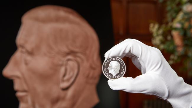 The Royal Mint has unveiled the official coin effigy of King Charles III, designed by Martin Jennings. The first coins to bear The King’s portrait are a special £5 Crown and 50 pence commemorating the life and legacy of Her Late Majesty Queen Elizabeth II.