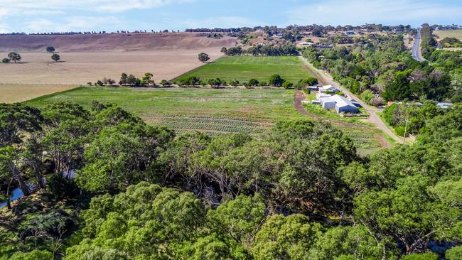The 9.1ha property is close to the Midland Highway between Geelong and Bannockburn.