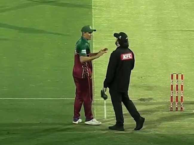 Marnus Labuschagne discusses the controversial call with the umpire.