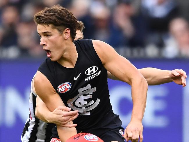 MELBOURNE, AUSTRALIA - MAY 11: Liam Stocker of the Blues handballs whilst being tackled during the round eight AFL match between the Carlton Blues and the Collingwood Magpies at Melbourne Cricket Ground on May 11, 2019 in Melbourne, Australia. (Photo by Quinn Rooney/Getty Images)