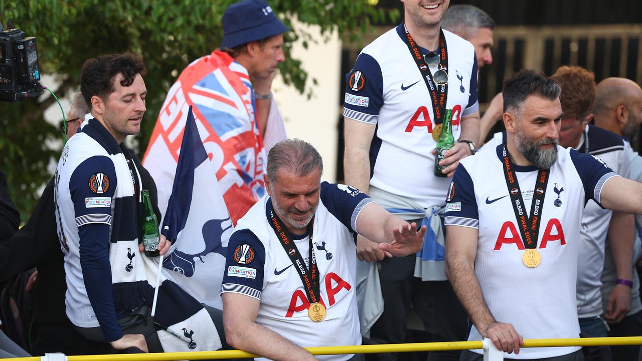 Tottenham celebrate their first major trophy in 17 years. (Photo by Peter Nicholls/Getty Images)