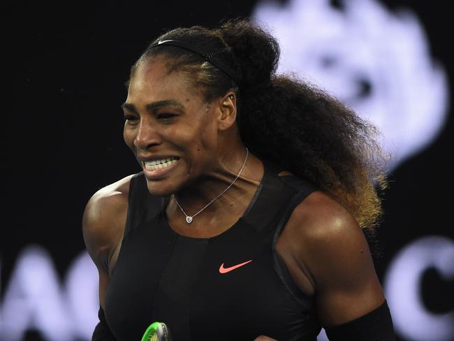 Serena Williams of the US celebrates at the end of the first set against Venus Williams of the US during the women's singles final on day 13 of the Australian Open tennis tournament in Melbourne on January 28, 2017. / AFP PHOTO / PAUL CROCK / IMAGE RESTRICTED TO EDITORIAL USE – STRICTLY NO COMMERCIAL USE