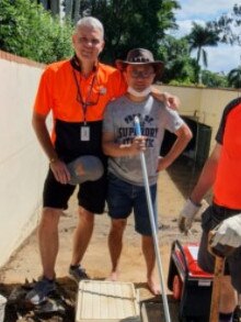 Rupert Yang on the job in Macquarie St (centre) with Cr James Mackay (left).