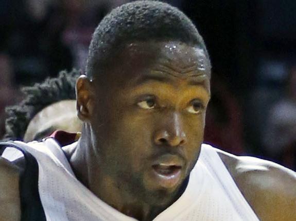 Miami Heat guard Dwyane Wade (3) passes around Memphis Grizzlies forward Zach Randolph, right, during the second half of an NBA basketball game, Sunday, Dec. 13, 2015, in Miami. The Heat defeated the Grizzlies 100-97. (AP Photo/Wilfredo Lee)