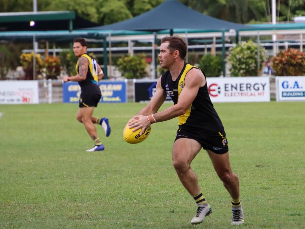 Nightcliff's Brodie Filo looks for a forward option. Picture: Celina Whan AFLNT/Media