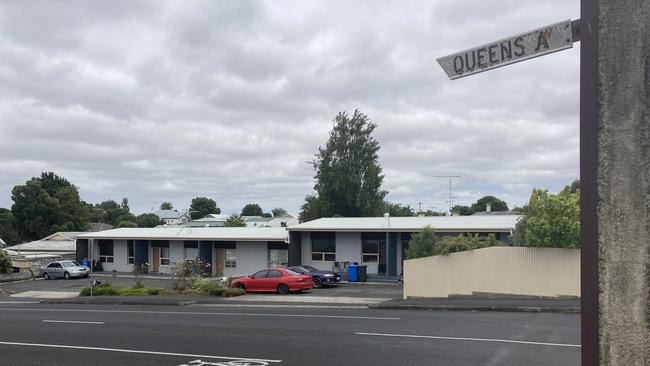 A group of units on the corner Queens Av and Wehl St North in Mount Gambier. Picture: Jessica Ball