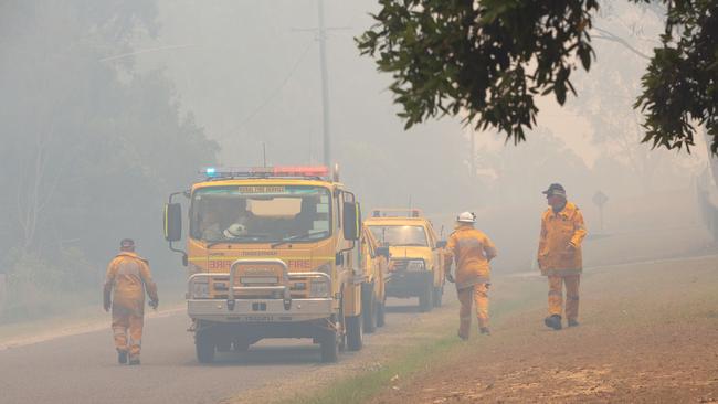 Thick smoke from a bushfire in Noosa, in November 2019. (AAP Image/Rob Maccoll)